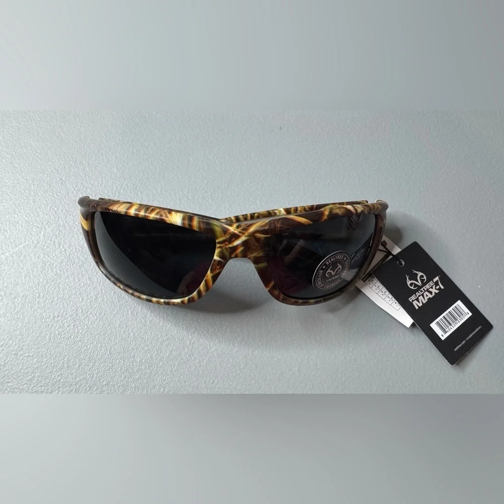 Realtree max-7 camouflage Sunglasses with Dark Lenses